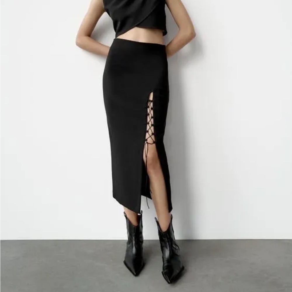 New Zara Fitted high waist midi skirt Side slit metal eyelets and lacing